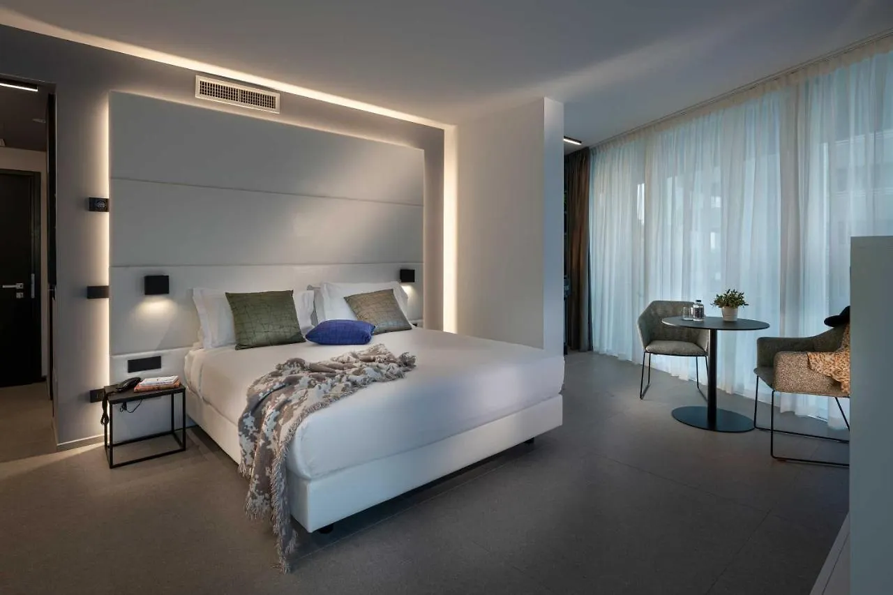 לידו די ג'סולו J44 Lifestyle Hotel איטליה