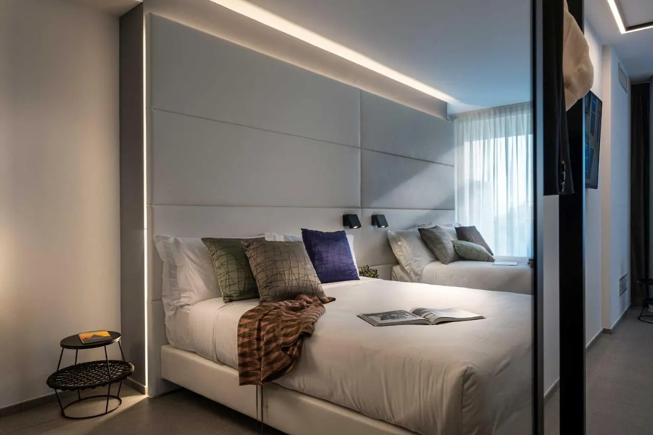 לידו די ג'סולו J44 Lifestyle Hotel 5*, לידו די ג'סולו איטליה